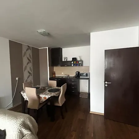 Apartament илен 433 Royal Towers