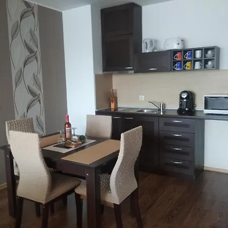 Апартаменти илен 433 Royal Towers *