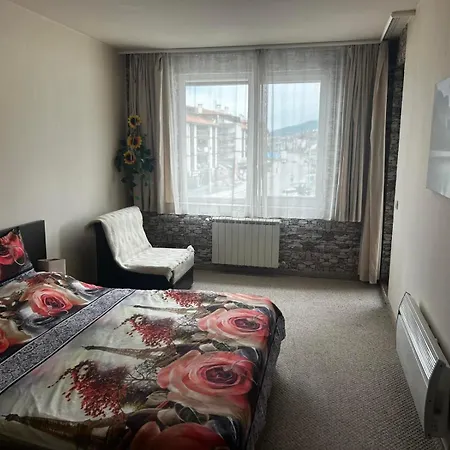 нели 433 Royal Towers Апартамент *